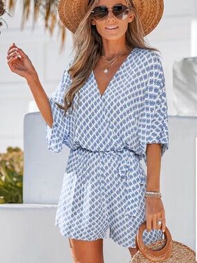 Cupshe Blue & White Printed V-Neck Short Sleeve Romper